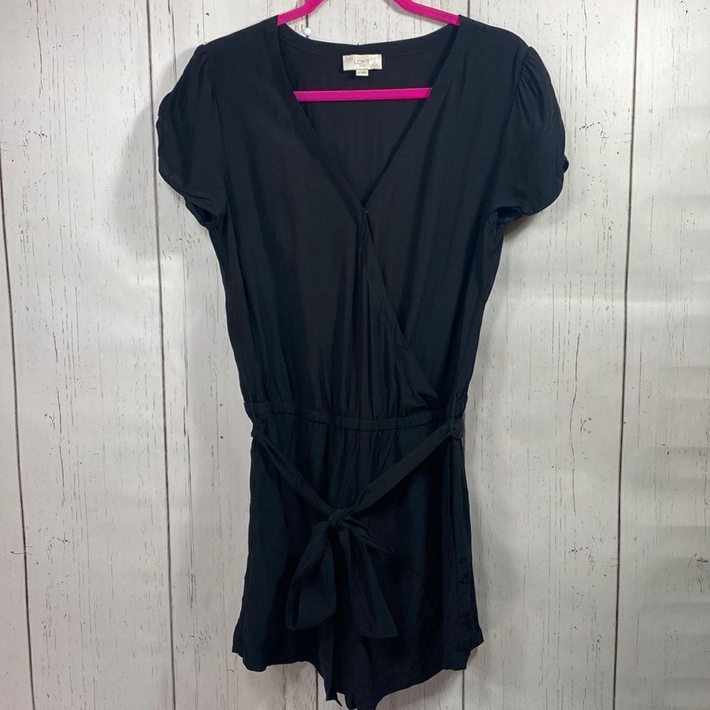 Loft  Black Wrap Romper Size 6 Tie Waist Short Sleeve Minimalist Classic Resort